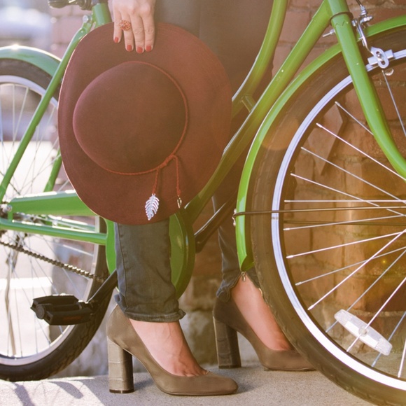 NIB! Coach Ophelia Suede Embossed Croc Heels, Sz 8 - Picture 4 of 5